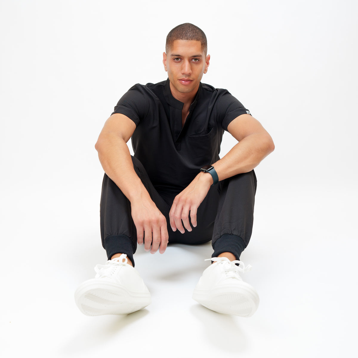 Men's Round Neck Top in Timeless Onyx