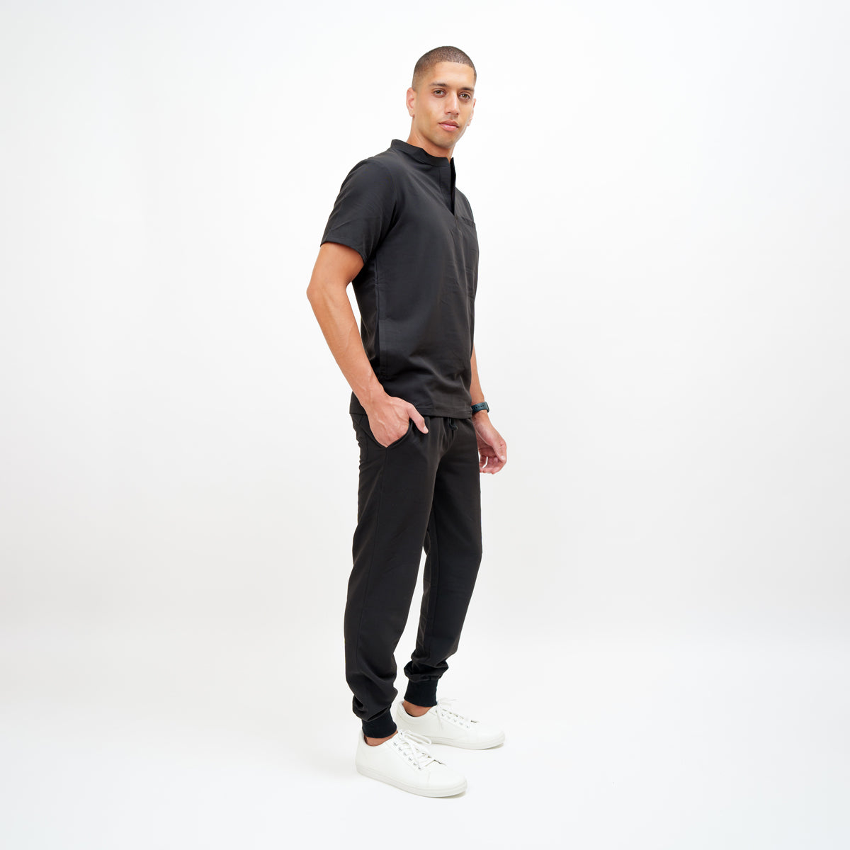Men's Round Neck Top in Timeless Onyx