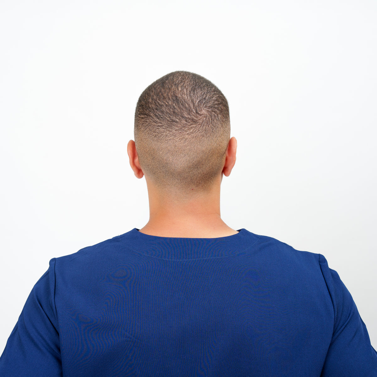 Classic Men's V-neck in Madagascar Saphire Navy