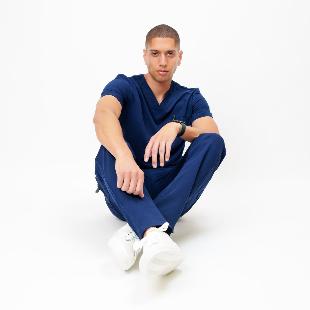 Classic Men's V-neck in Madagascar Saphire Navy