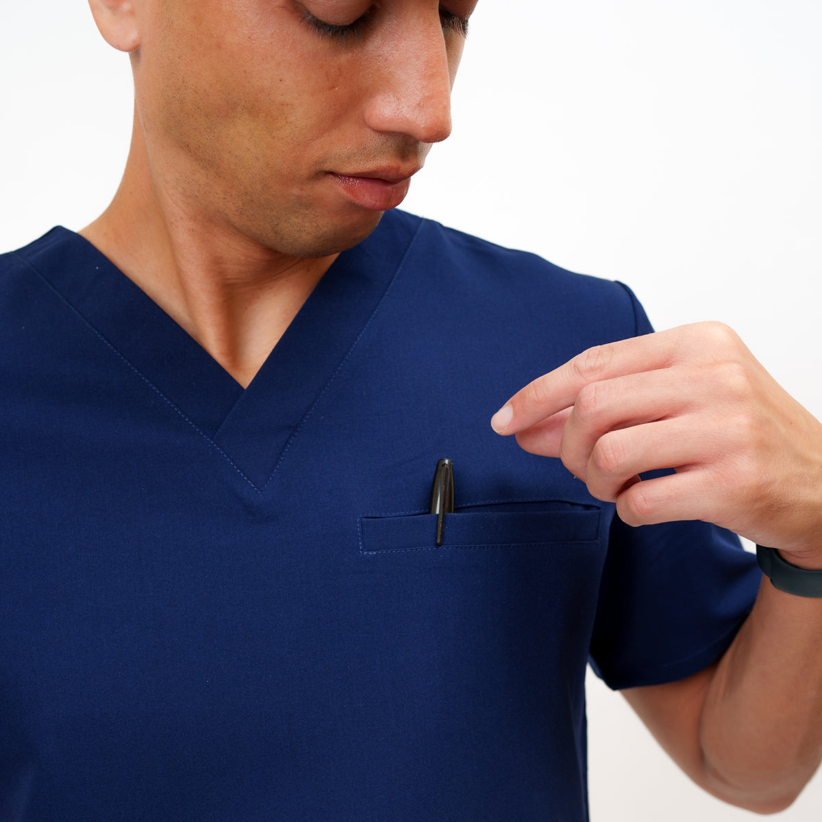 Classic Men's V-neck in Madagascar Saphire Navy