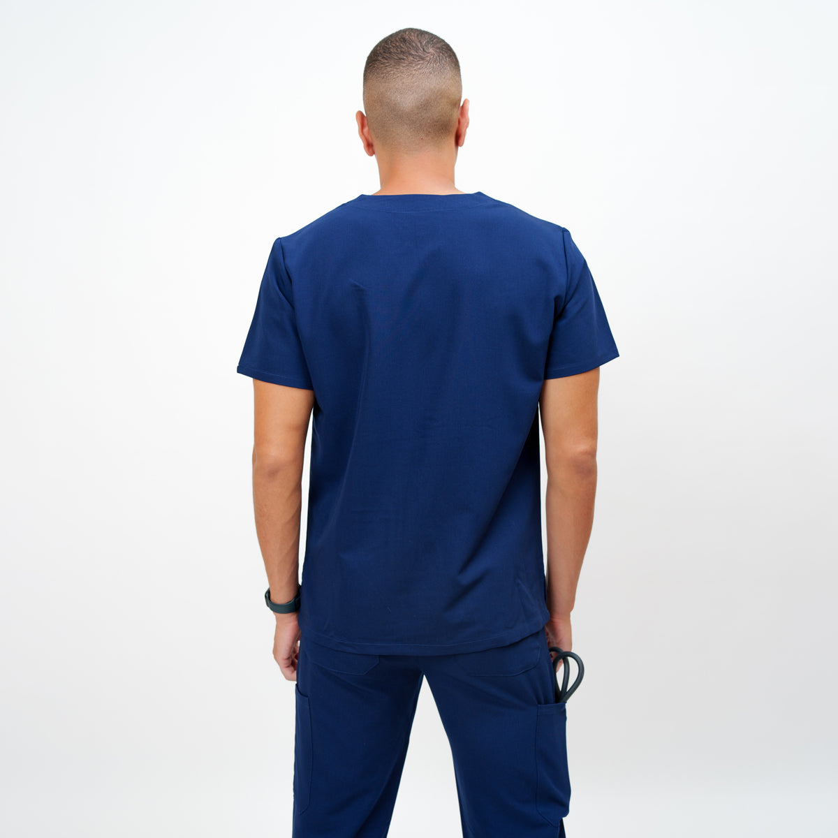 Classic Men's V-neck in Madagascar Saphire Navy