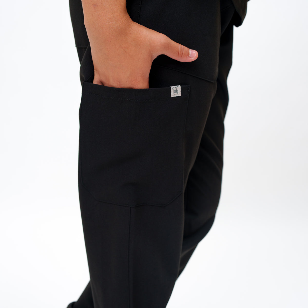 Women's Straight Leg Pant in Timeless Onyx