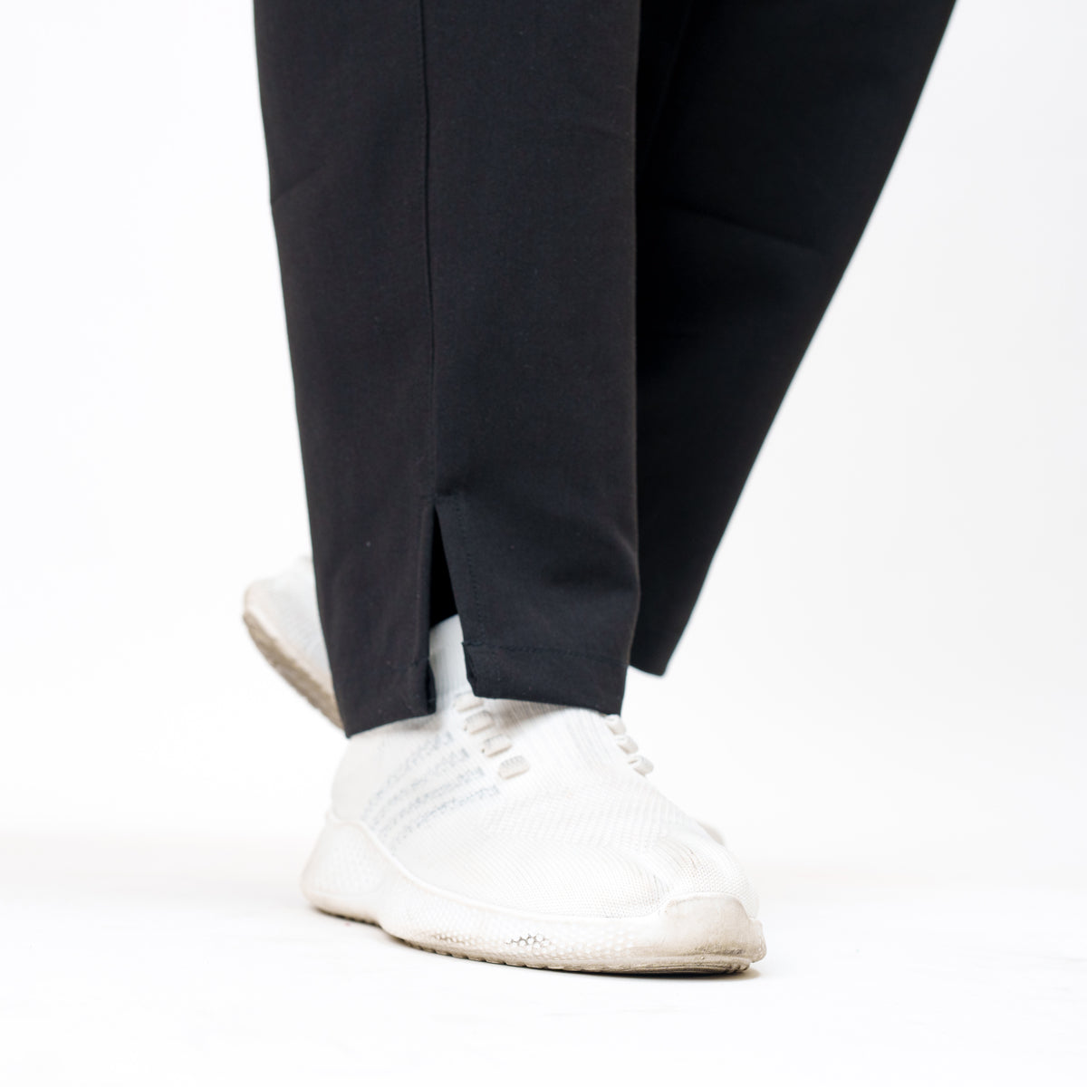 Women's Straight Leg Pant in Timeless Onyx
