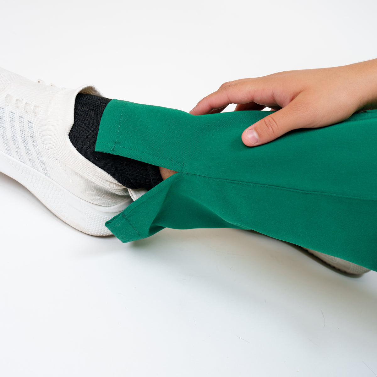 Women's Straight Leg Pant in Evergreen