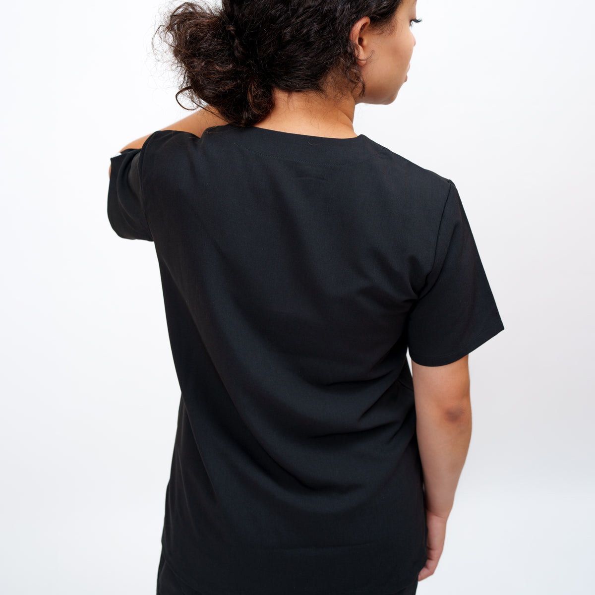 Women's V-Neck Double Pocket Top in Obsidian Black