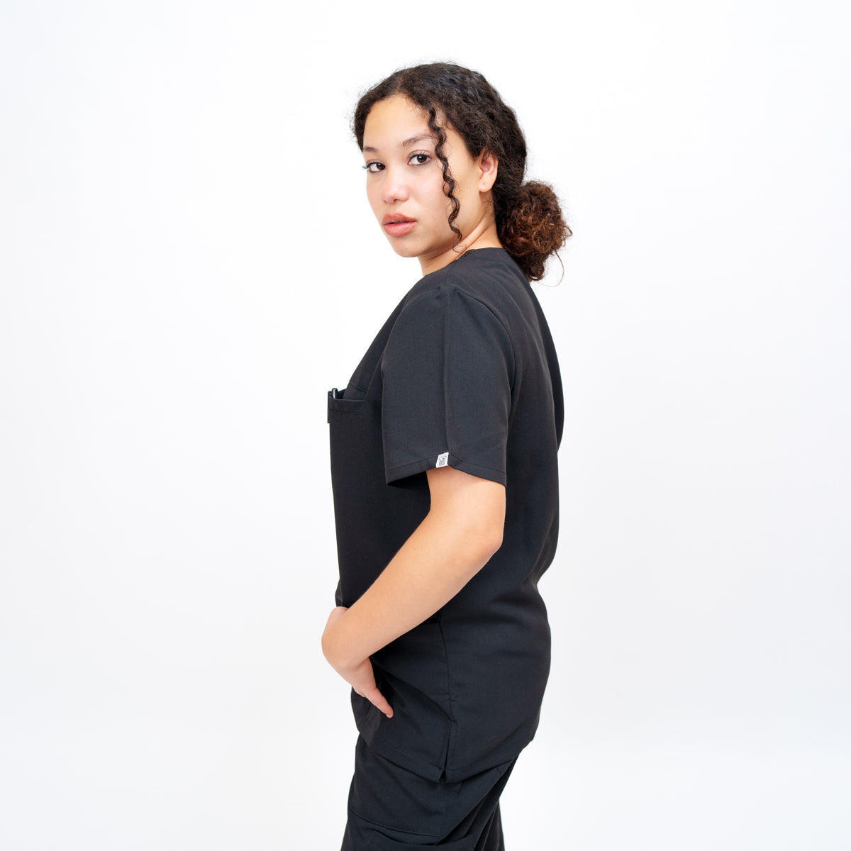 Women's V-Neck Double Pocket Top in Obsidian Black