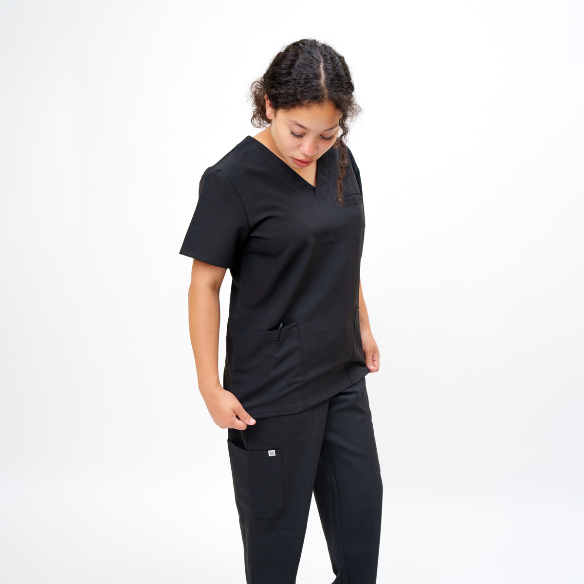 Women's V-Neck Double Pocket Top in Obsidian Black