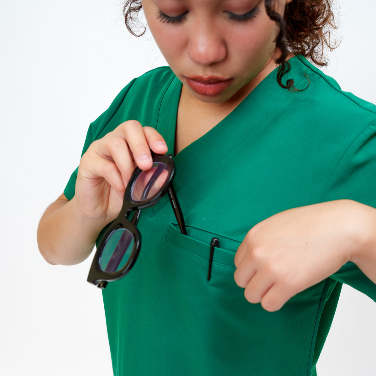 Women's V-Neck Double Pocket Top in Emerald Green