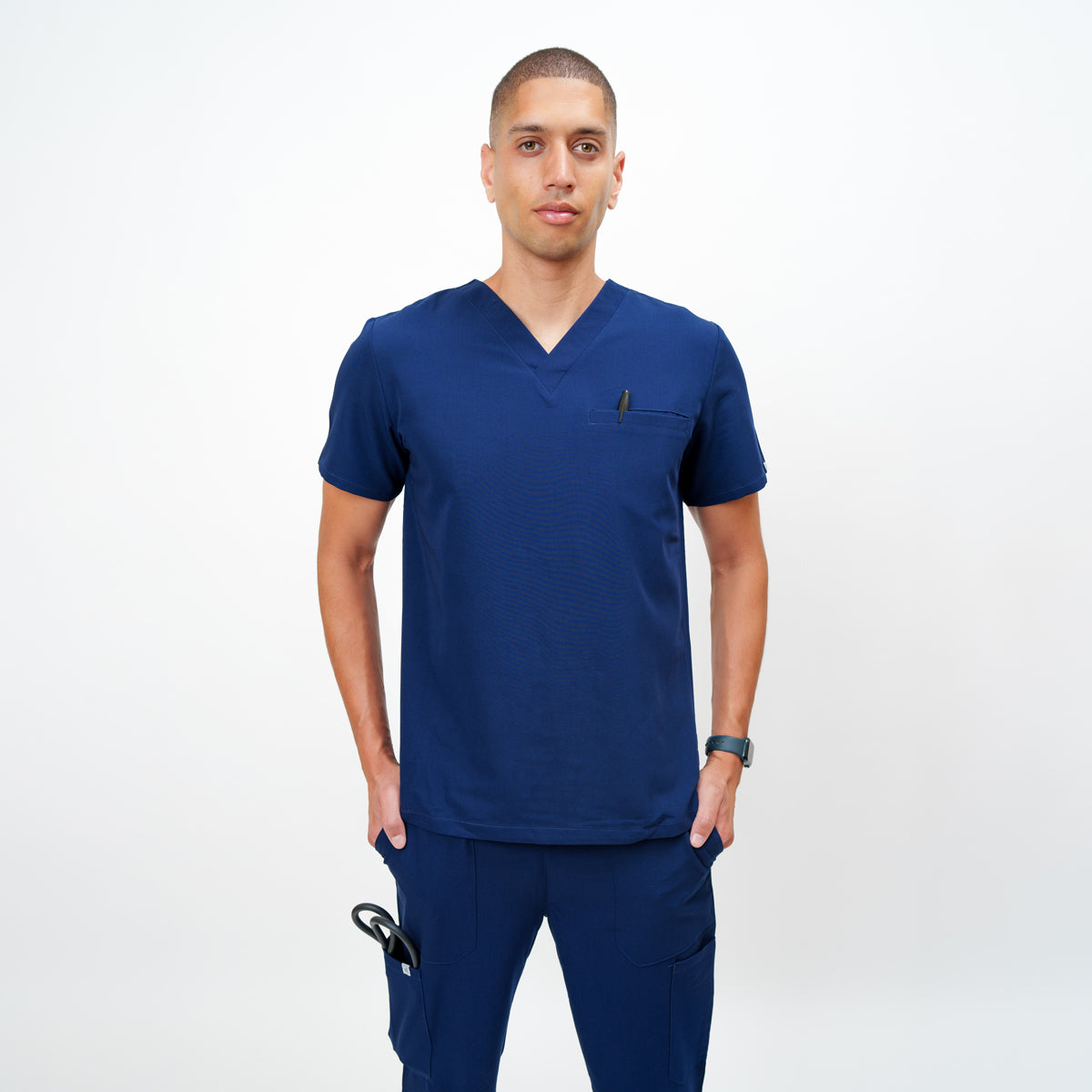 Classic Men's V-neck in Madagascar Saphire Navy